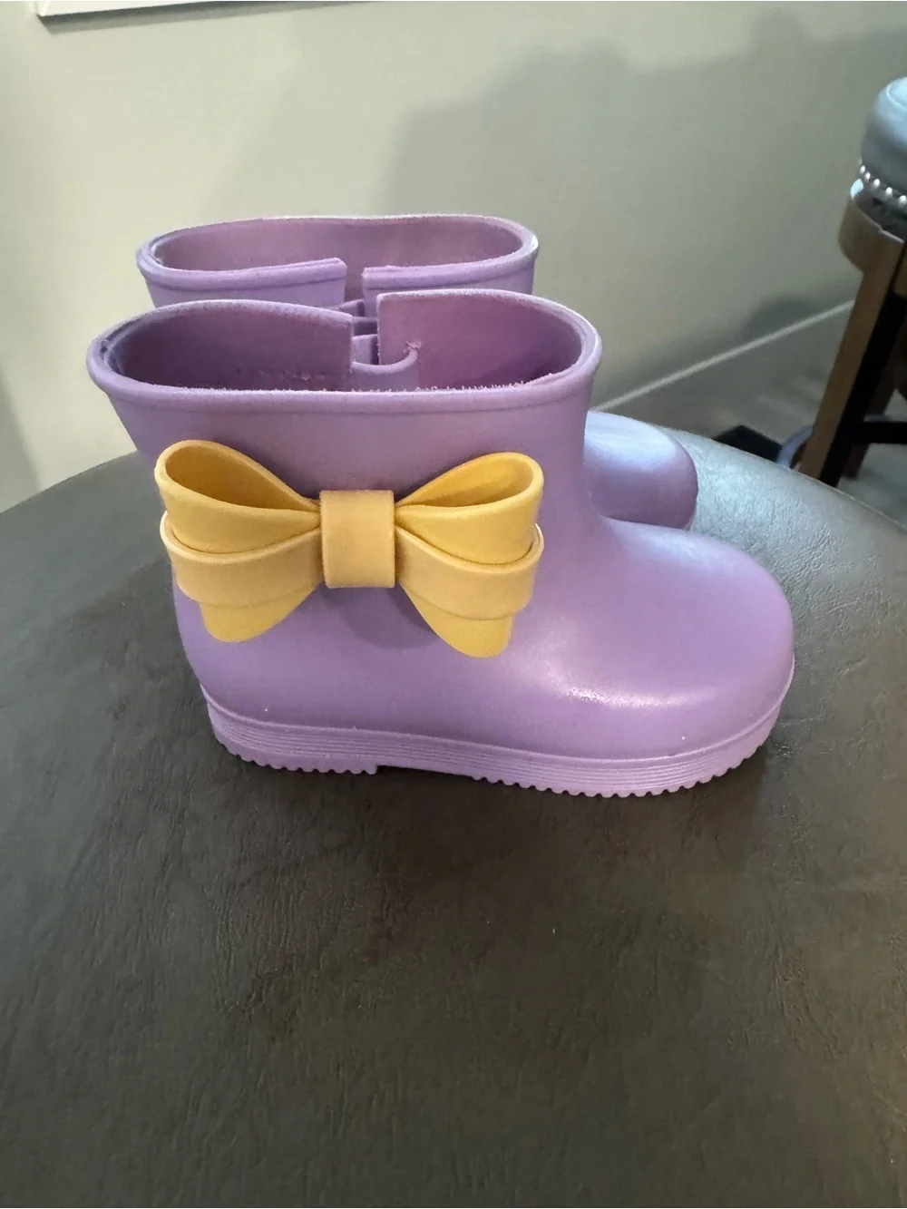 Mini Melissa Sugar Rain Bow Boots Lilac Purple Yellow Toddler Size 7/8